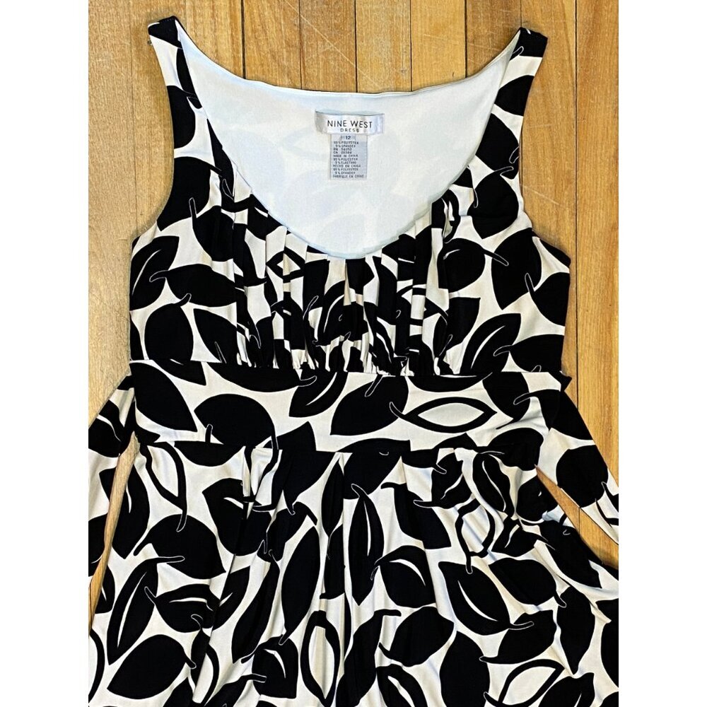 Nine West V-Neck Floral Pattern Body Con Dress, Belted, Size12, Black & White - Picture 3 of 10